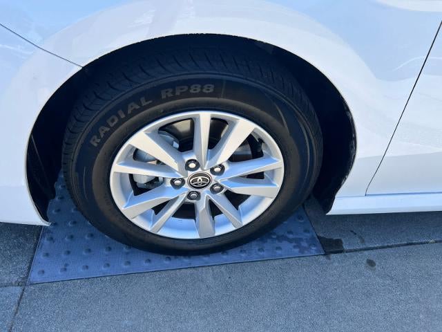 2025 Toyota Camry LE (SE)