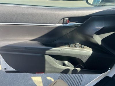 2023 Toyota Camry SE Auto (SE)