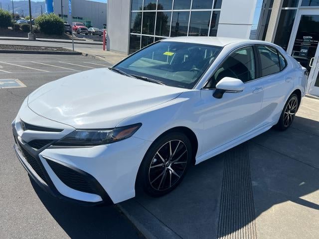 2023 Toyota Camry SE Auto (SE)