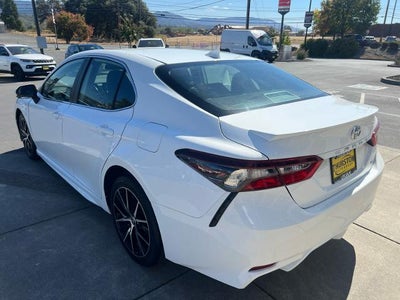2023 Toyota Camry SE Auto (SE)