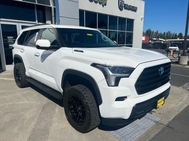 2024 Toyota Sequoia SR5 4WD (SE)