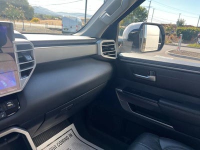 2024 Toyota Sequoia SR5 4WD (SE)