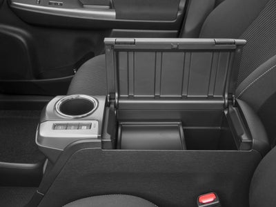 2016 Toyota Prius v 5dr Wgn Three (SE)